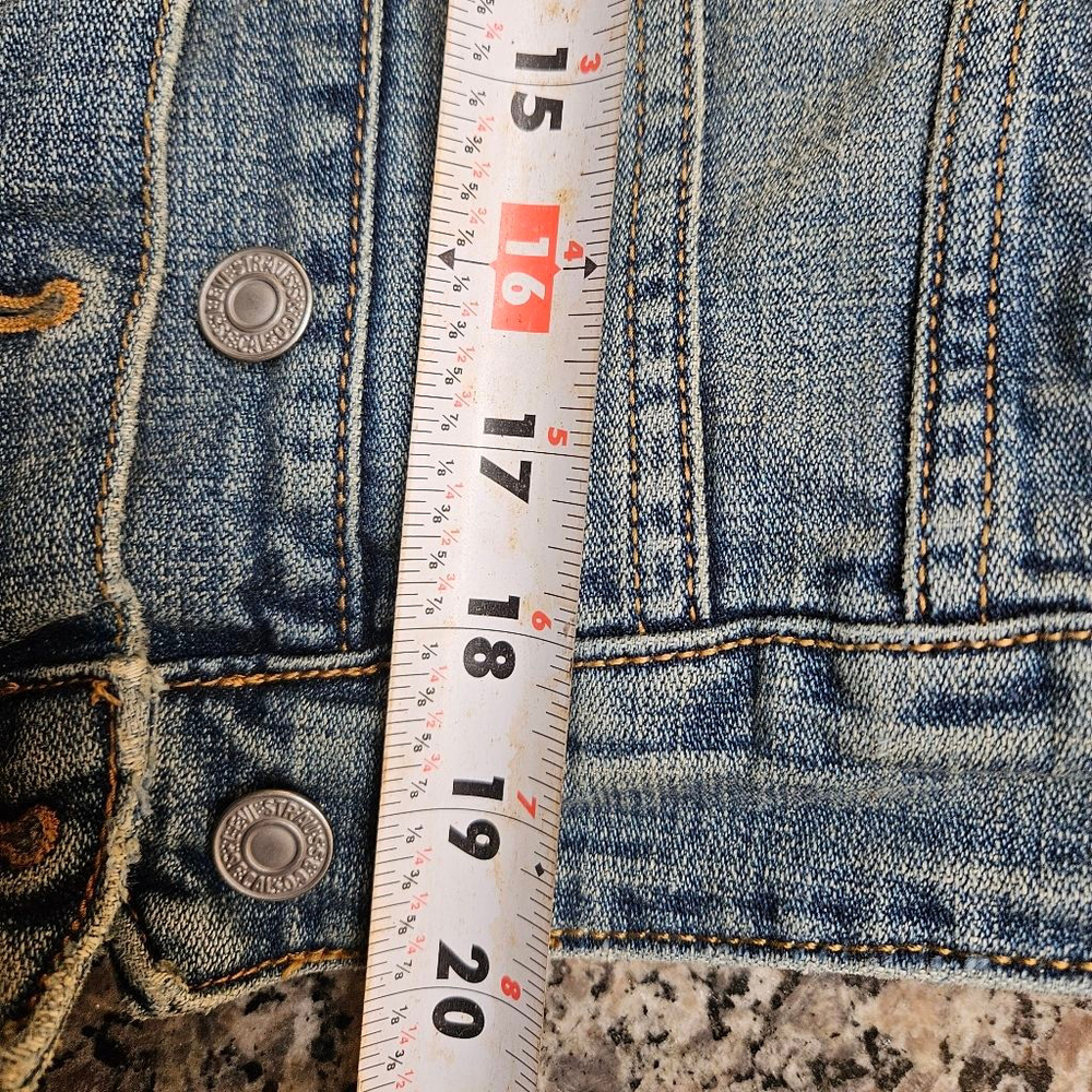 Women’s Levi’s Classic Blue Denim Jacket – Size Small - Picture 5 of 7